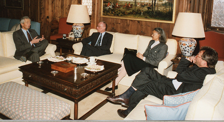 09. März 1989 Besuch von Edzard Reuter, Vorstandsvorsitzender der Daimler-Benz AG, beim Liechtensteiner Presseclub,  Foto: Eddy Risch, Schaan