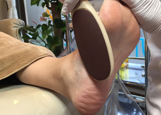 福岡市赤坂 天神 東区 に 角質 かかとひび割れ 角質ケア ガサガサ改善足専門店 公式 福岡市 足と足ケア専門店 Dr ネイル爪革命福岡 けやき通り店 巻き爪 魚の目