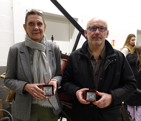 Les sapeurs-pompiers de Saint-Eugène ont souhaité remettre la médaille de l'Union Départementale des Sapeurs-Pompiers de l'Aisne à Anne Maricot et Michaël Peugniez, les deux élus Sud Axonais ayant porté le projet de construction de la nouvelle caserne.