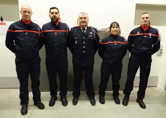 De gauche à droite: le Sergent Jessy Bourgeois, le Caporal Damien Bozoir, le Lieutenant Pascal Le Cornec, le Caporal Christelle Minoli et l'Adjudant Alexandre Houdot.