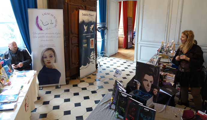 Au premier étage de la bâtisse, vestibule et deux salles accueillaient également les auteurs.