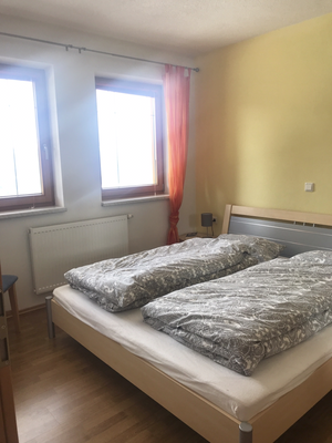 2 grosse Schlafzimmer