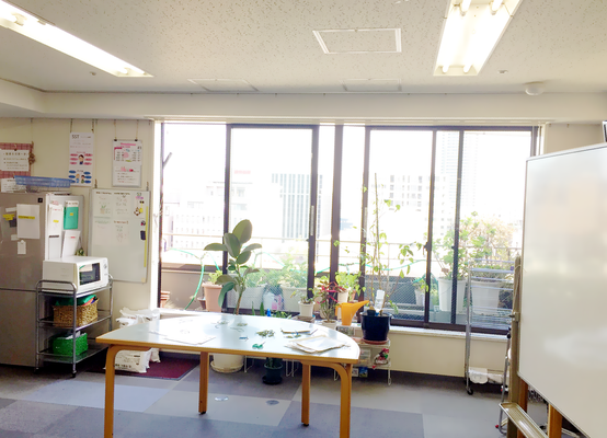 デイケアルーム：サーブホール南側を望む