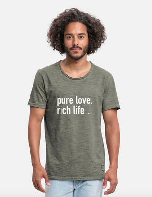 Dein Mission Statement: PURE LOVE. RICH LIFE. - In vielen T-Shirt Farben, für Frauen und Männer