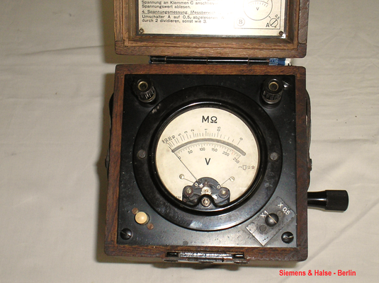 Bild 628 - Siemens & Halske - Berlin - Isolationsmesser mit Spannungsmessung DC - Fertigungsjahr 1948
