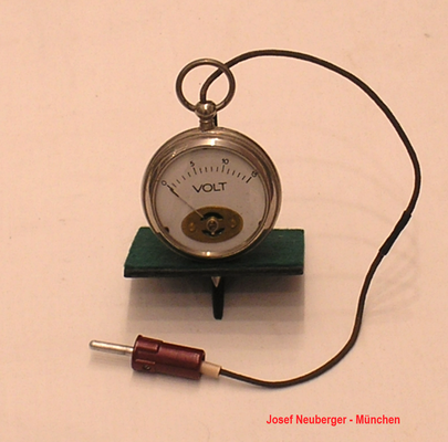 Bild 732 - Josef Neuberger - München - Bild 732 - Josef Neuberger - München - Taschenvoltmeter bis 15 Volt AC / DC . - Fertigungsjahr ca. 1910