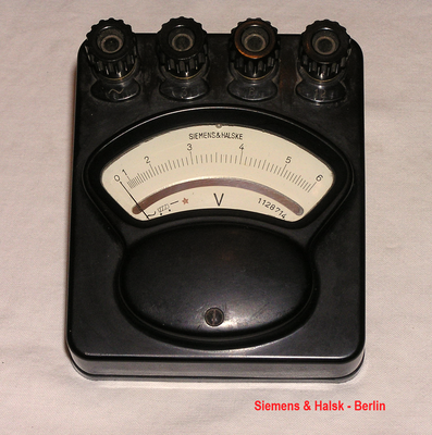 Bild 770 - Siemens & Halske - Berlin - Dreheisen Schülmessgerät max. 12 Volt AC / DC - Fertigungsjahr ca. 1920