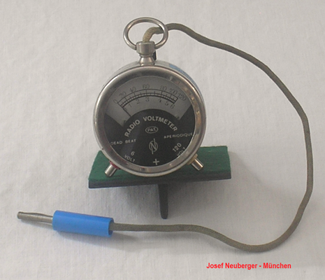 Bild 682 - Josef Neuberger - München - Taschen – Voltmeter Modell Radiometer für 6  und 120 Volt Gleichspannung. 
