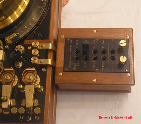 Bild 710-3 - Siemens & Halske - Berlin - Universalmessinstrument Typ. U R I von 1898 für die Reichspost gefertigt.