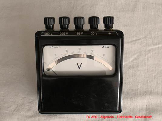 Bild 593 - Fa. AEG – Allgemeine – Elekticitäts - Gesellschaft. - Labor Voltmeter G / W -  Kl. 0,5 % - 30 bis 600 Volt - Fertigungsjahr ca. 1950