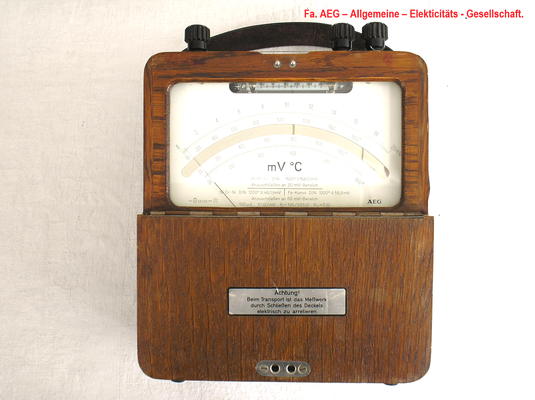 Bild 562 - Fa. AEG – Allgemeine – Elekticitäts - Gesellschaft. - Millivoltmeter für Temperaturmessungen - Fertigungsjahr ca. 1950