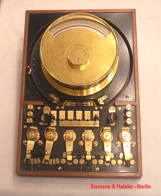 Bild 710 - Siemens & Halske - Berlin - Universalmessinstrument Typ. U R I von 1898 für die Reichspost gefertigt.