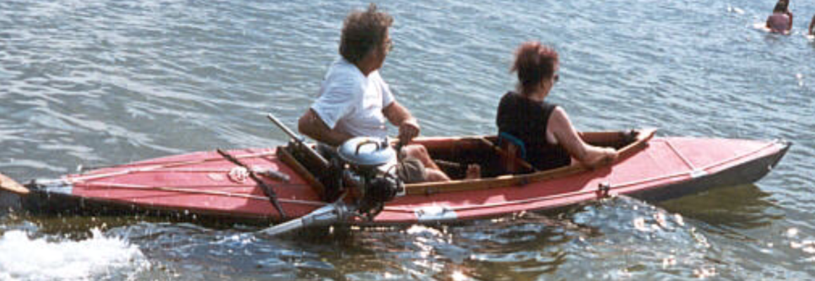 Seitenbordmotor in Aktion