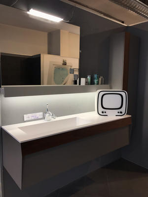 KAROL Mobile Kut Cm.140x46 H.36 + Colonna Cm.40 H.140 Laccato Grigio Fumo