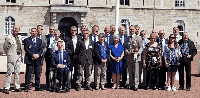 Le général et les réservistes citoyens, dont six membres de l'Amicale.