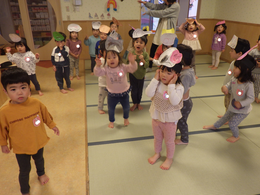 【2歳児】お面をかぶってハロウィンダンス♪