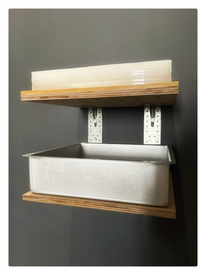 Névé / 2025 / Mine graphite sur papier Hahnemühle, glace, récupérateur d'eau, étagères / Dimensions variables