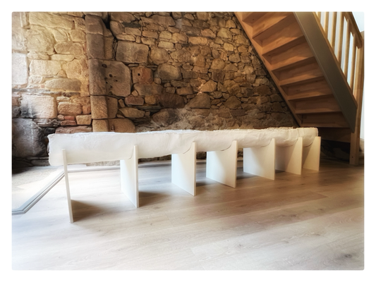 Ecorce / 2025 / Plâtre, contreplaqué de peuplier / 267x40x40 cm