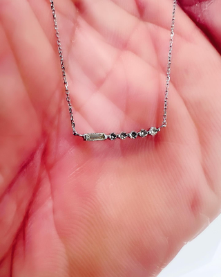 Ptダイヤペンダント　D：0.07ct　両吊り40cm　幅：1.5cm　バゲット・ラウンド　超特価提供品　￥38,000（税込）