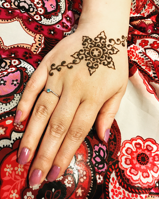 メヘンディ・アート ✧̣̇‧✦mehndi(henna art) ✦ ‧✧̣̇‧ あと少し続くfree design