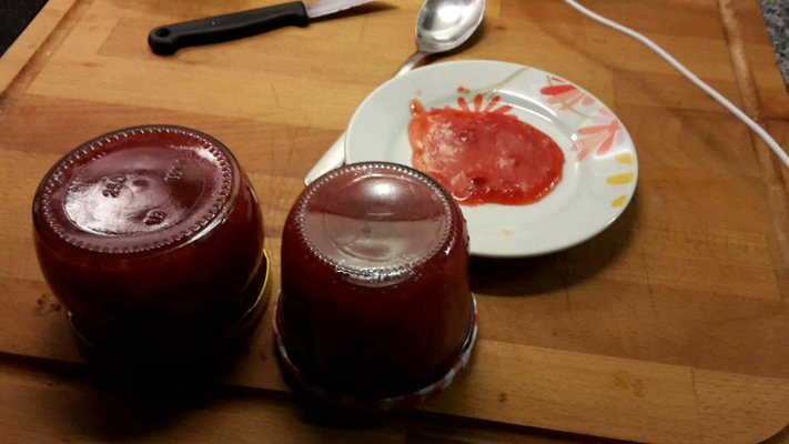 Marmelade mit Gelierprobe.