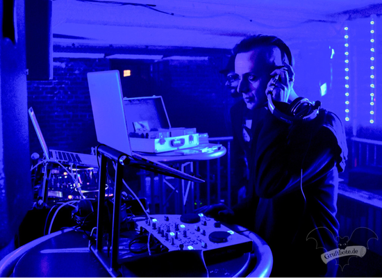 DJ Sven Friedrich (Solar Fake) und DJ Dero (Oomph!), Dark Tower Party 7 / Foto: Dunkelklaus