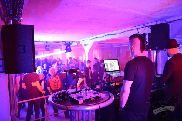 DJ Faderhead und DJ Dero (Oomph!), Dark Tower Party 7 / Foto: Dunkelklaus