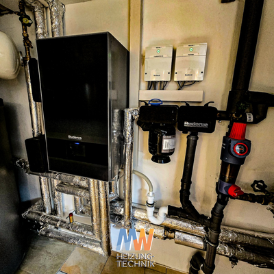 Inneneinheit Wärmepumpe mit Heizungswasseraufbereitung sowie Füllstation, Buderus