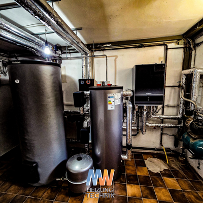 Inneneinheit Wärmepumpe mit Trinkwasserspeicher und Pufferspeicher, Buderus