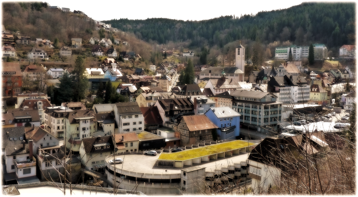 Vom Pavillon heraus fotografiert: Der Blick  auf die Stadt (Foto mit einer Panasonic Lumix DMC-FZ38 aufgenommen)