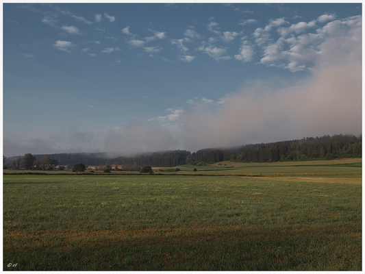 Der morgendliche Nebel verzieht sich langsam