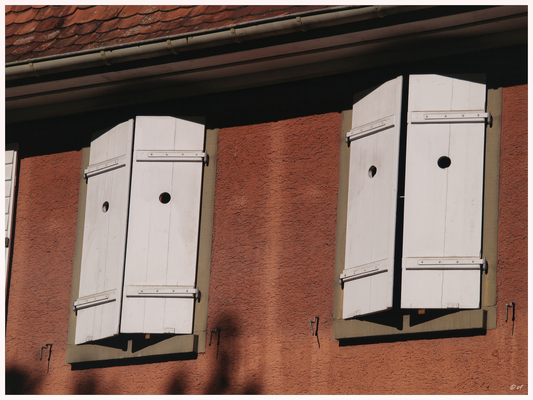 Die weißen Fensterläden