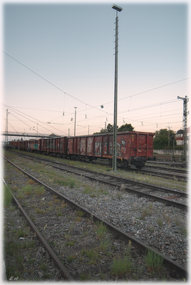 Güterwaggons in Warteschleife