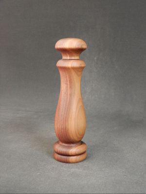 Pfeffer/Stahl, Schwarznuss-Kern/Splint, ca. 6,5 x 22 cm, CHF 95.-