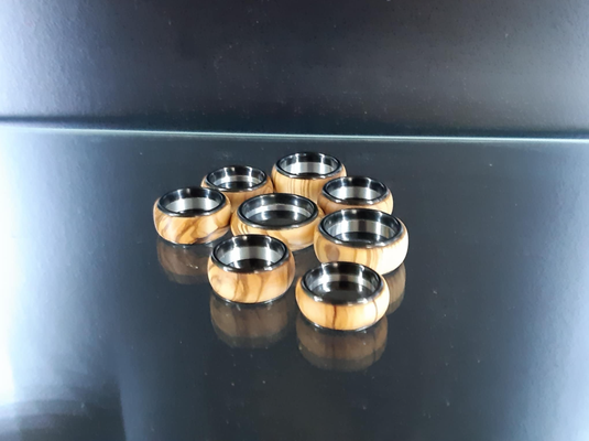 Fingerringe, Ölbaum / Stahl, div. Grössen, je CHF 40.-, Lieferbar