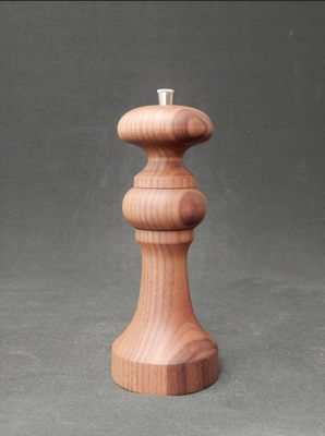 Pfeffer / Stahl,    Schwarznuss,   ca. 7,5 x 20 cm,   CHF 95.-