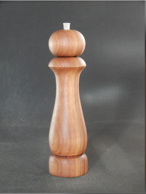 Pfeffermühle,   Stahl,   Schwarznuss,   ca. 7 x 25 cm,   CHF 95.-
