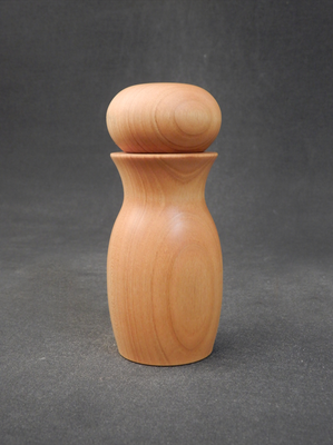Chili/Keramik, mit Vorschneider, Kirschbaum, ca. 6,5 x 14,9 cm, CHF 95.-, Lieferbar