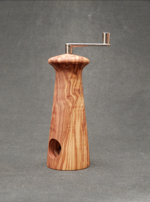 Muskat / Stahl,   Ölbaum,   ca. 5,5 x 16,5 cm,   CHF 80.-