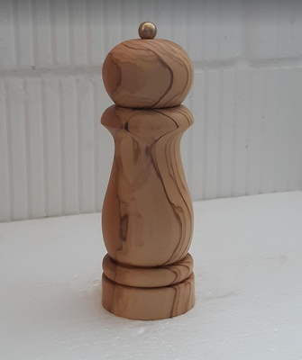 Chili / Stahl,   Olivenholz,   ca. 6,5 x 19 cm,   CHF 95.-