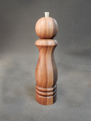 Pfeffer/Stahl, Schwarznuss, ca. 6,5 x 24,5 cm, CHF 95.-