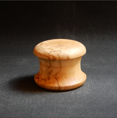 "Räucherdose", gestockter Ahorn, Schälchen: Kupfer,    ca. 8,5x11 cm,     mit Inhalt CHF 65.-,    
