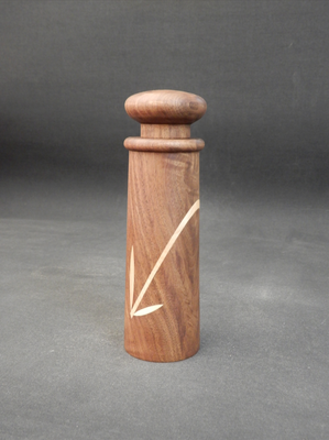 Pfeffer/Stahl, Schwarznuss/Ahorn, Click-Verschluss, 6,2 x 20,5 cm, CHF 140.-, Lieferbar, VIDEO