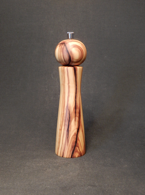 Pfeffer/Stahl,   Ölbaum,   ca. 5,5 x 20,5 cm,   CHF 95.-