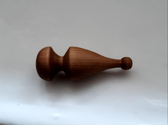 Massageholz für Triggerpunkte,   Schwarznuss,   ca. 3 x 8 cm,   CHF 25.-,   Lieferbar