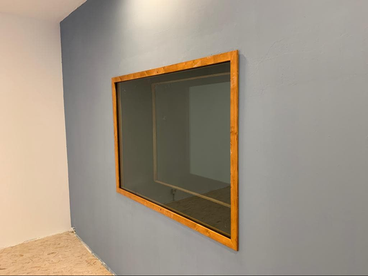 Fensterrahmen fürs Tonstudio,   Kiefer lasiert,   Foto & Lasur:  Mirio Bähler,  Audioflair