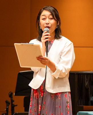 司会の光行佳子さん