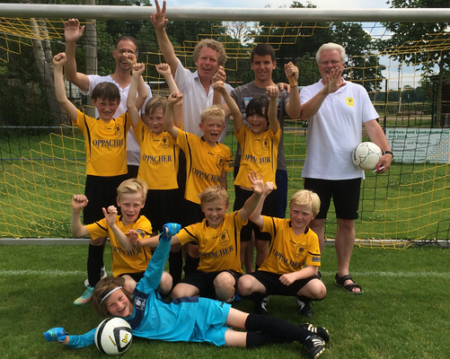 Fußball-die erfolgreiche F1 Jugendmannschaft 2015