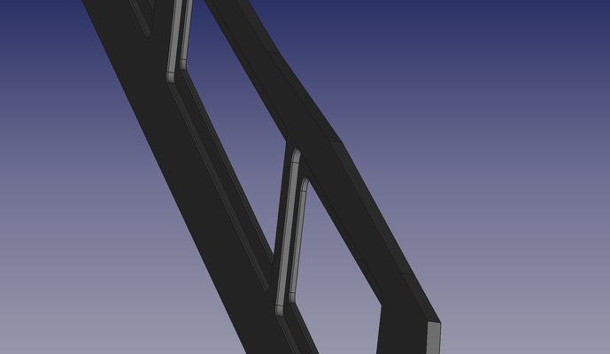 Die Fensterausschnitte werden innen mit 25mm Radius abgerundet und alle weiteren Kanten erhalten umlaufend einen 2mm Radius.