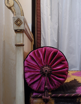 Passementerie, le charme du détail, coussin avec décor passementerie - Declercq, Ecoute Bergère